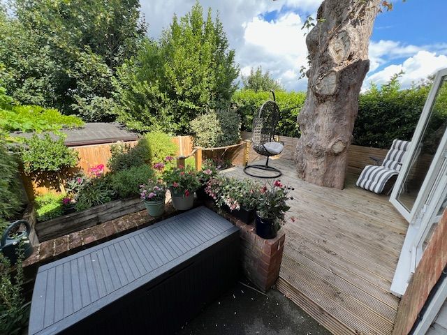 Property photo 2 of 12 Garden