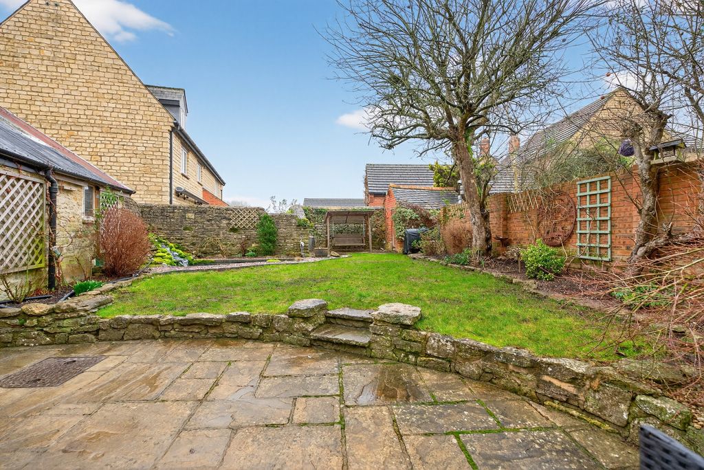 Property photo 2 of 34