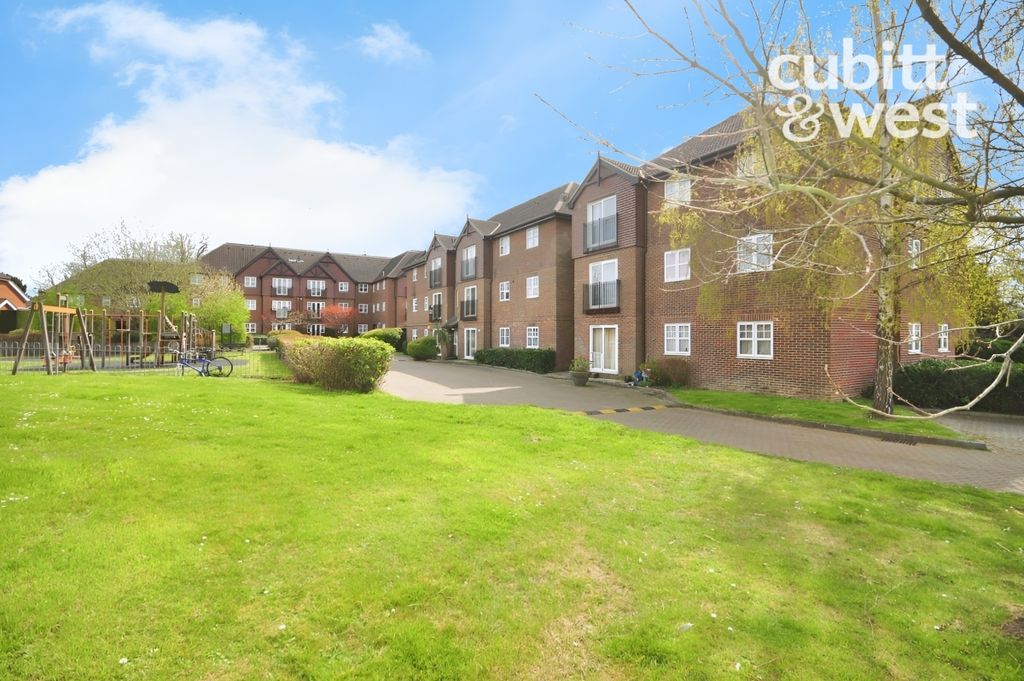 Property photo 1 of 8 External