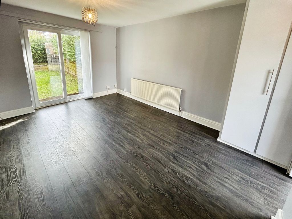 Property photo 3 of 17 Picture No. 10