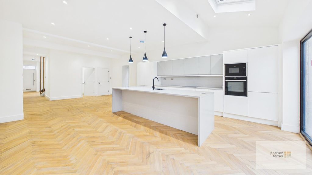 Property photo 1 of 34