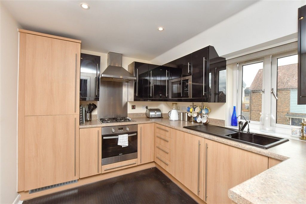 Property photo 2 of 12 Kitchen