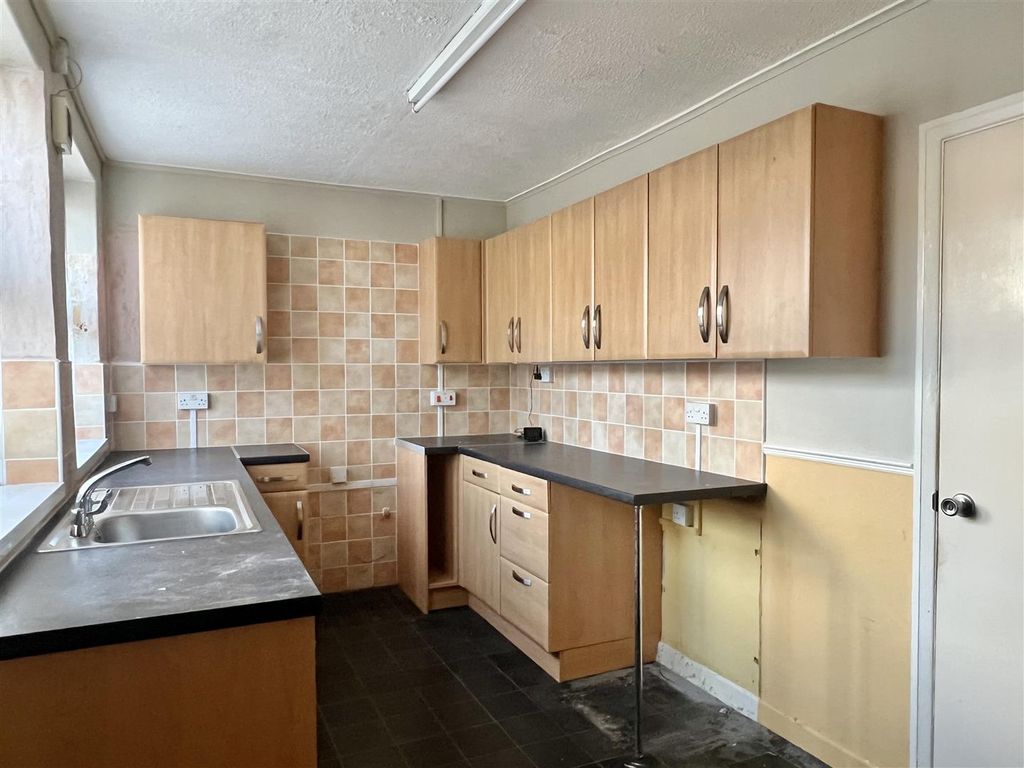 Property photo 2 of 17 Kitchen/Diner