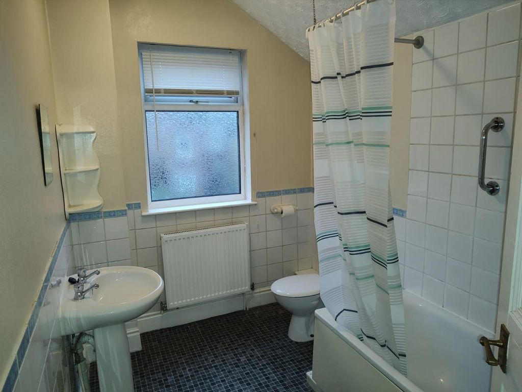 Property photo 3 of 6 Bathroom.Jpg