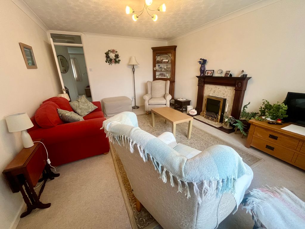 Property photo 3 of 21 Lounge