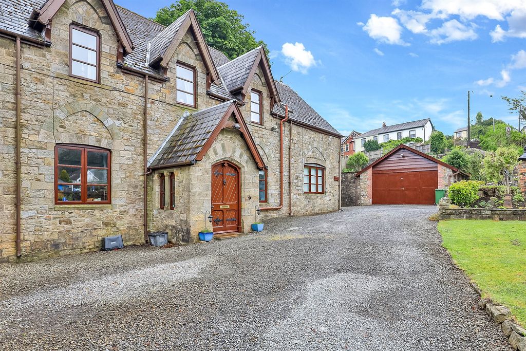 Property photo 1 of 28