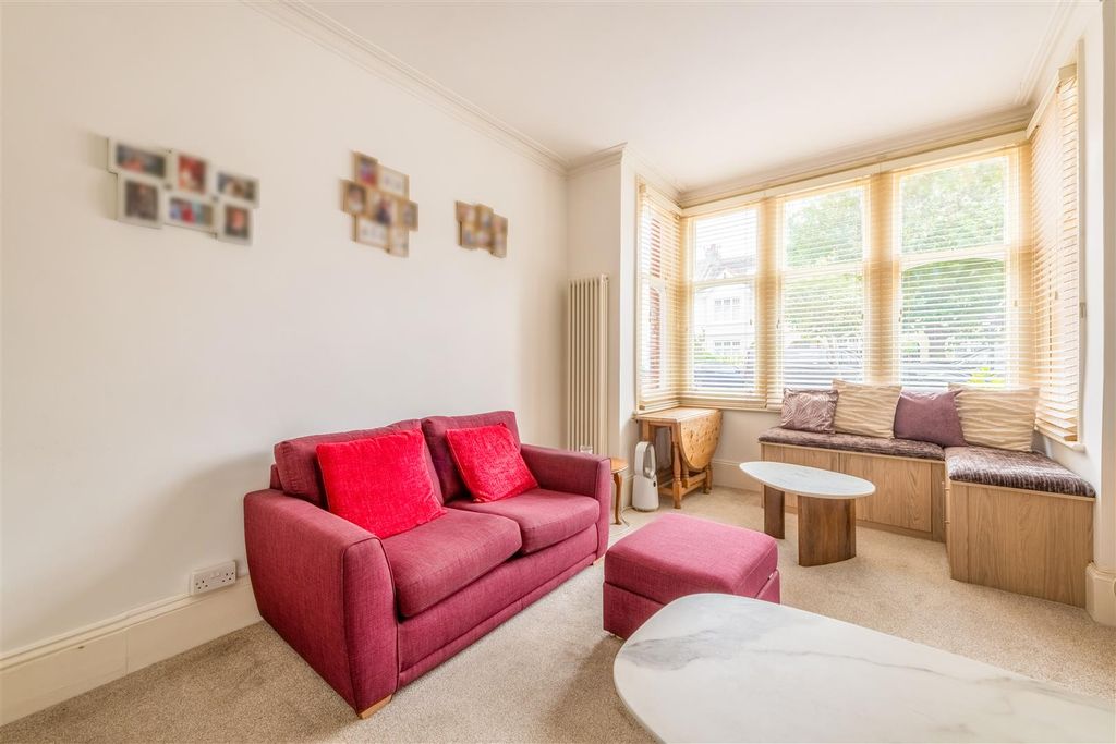 Property photo 3 of 24 Flat 1, 76 Walsingham Road-5.Jpg