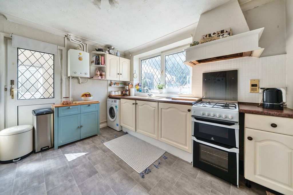 Property photo 3 of 21 Kitchen