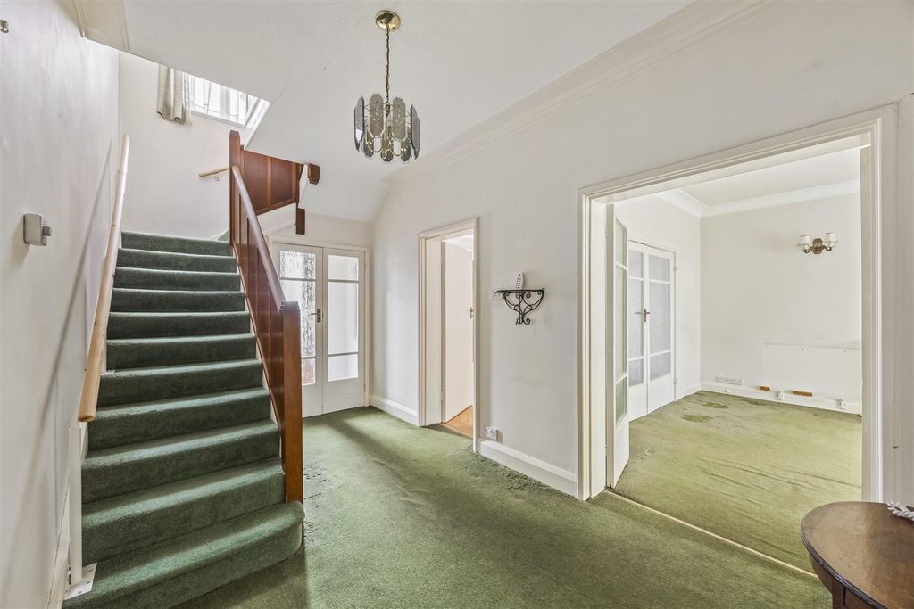Property photo 3 of 17 Wayland Avenue 89-014.Jpg
