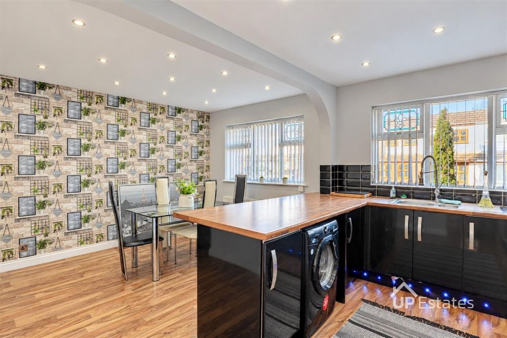 Property photo 3 of 12 Kitchen/ Diner
