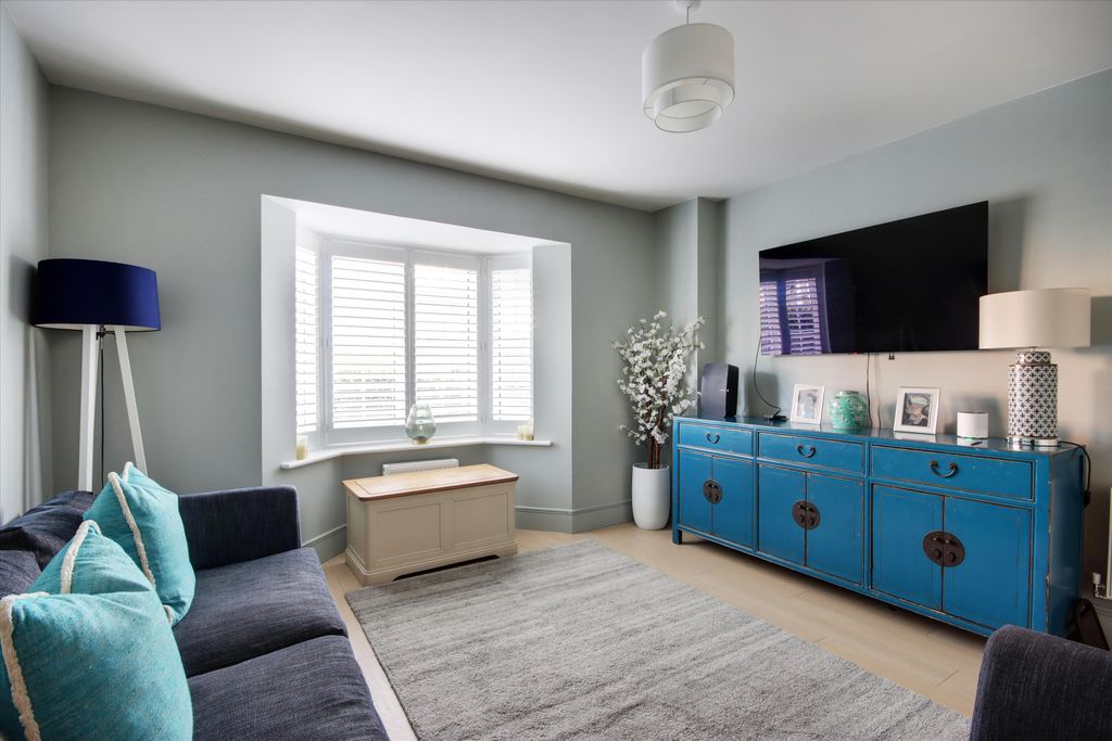 Property photo 3 of 19 Image