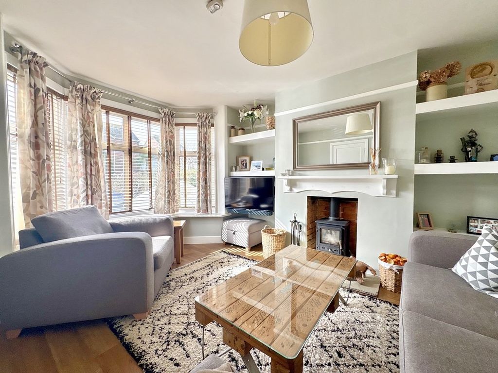 Property photo 2 of 32