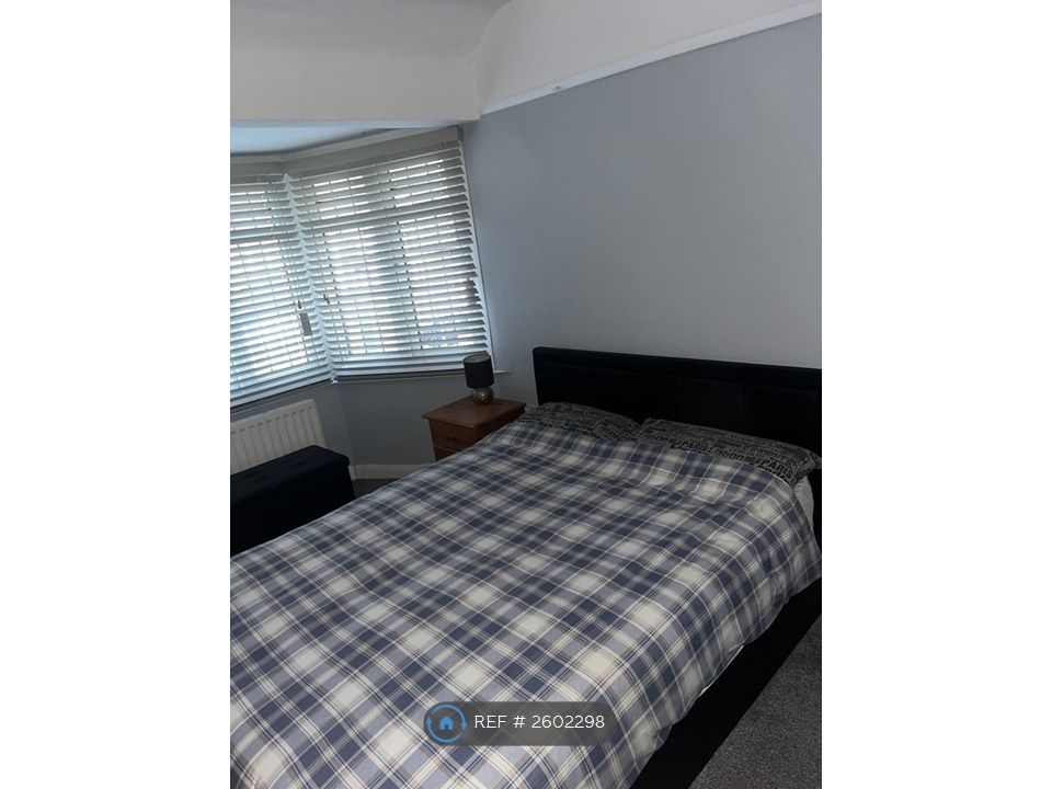 Property photo 3 of 6 Bedroom 2