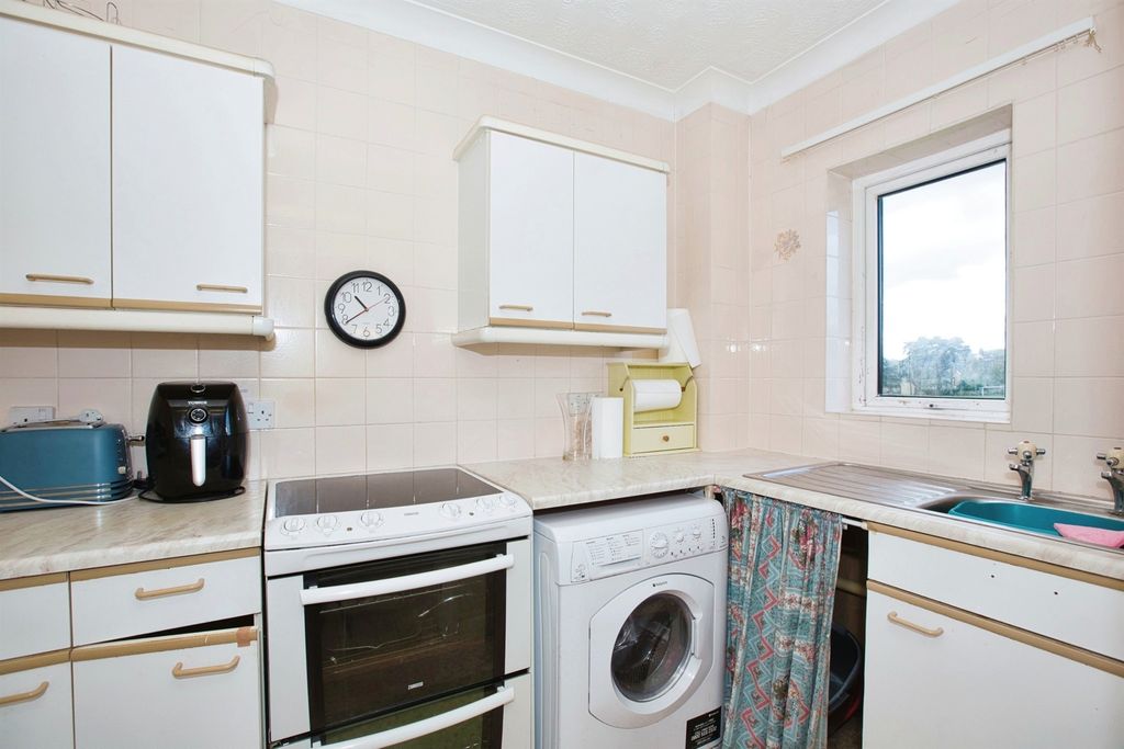 Property photo 3 of 16