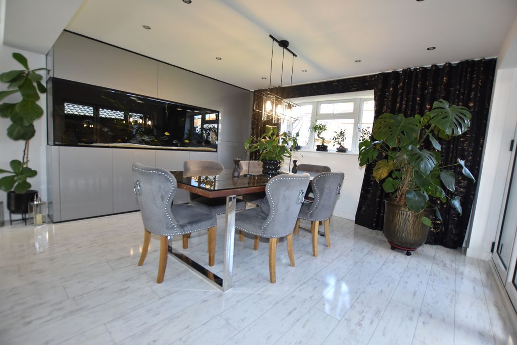 Property photo 3 of 17 Photo 10