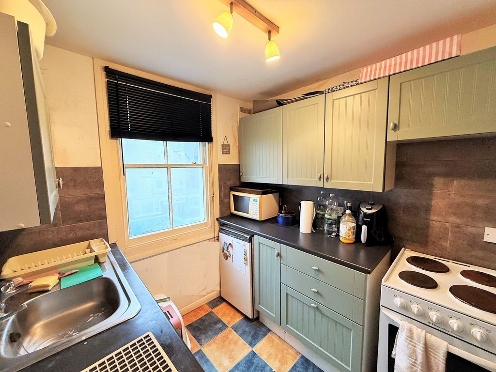 Property photo 2 of 6 7