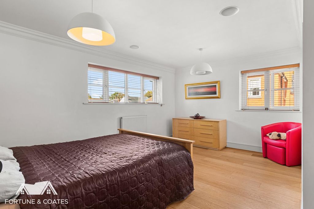 Property photo 3 of 19 Mulberrygardens_3.Jpg