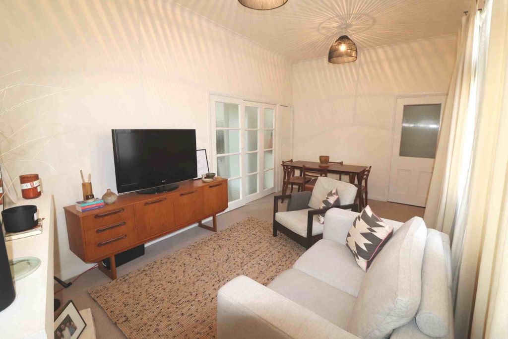 Property photo 2 of 6