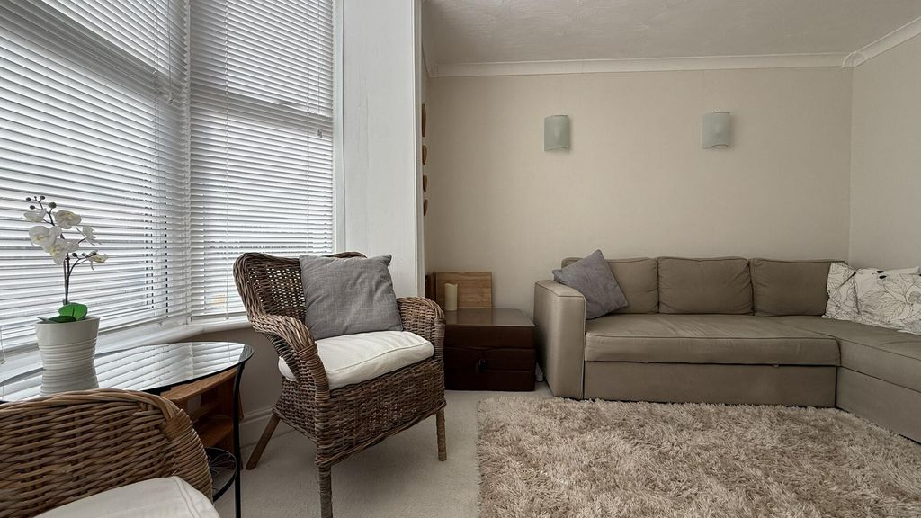 Property photo 3 of 10 Living Room