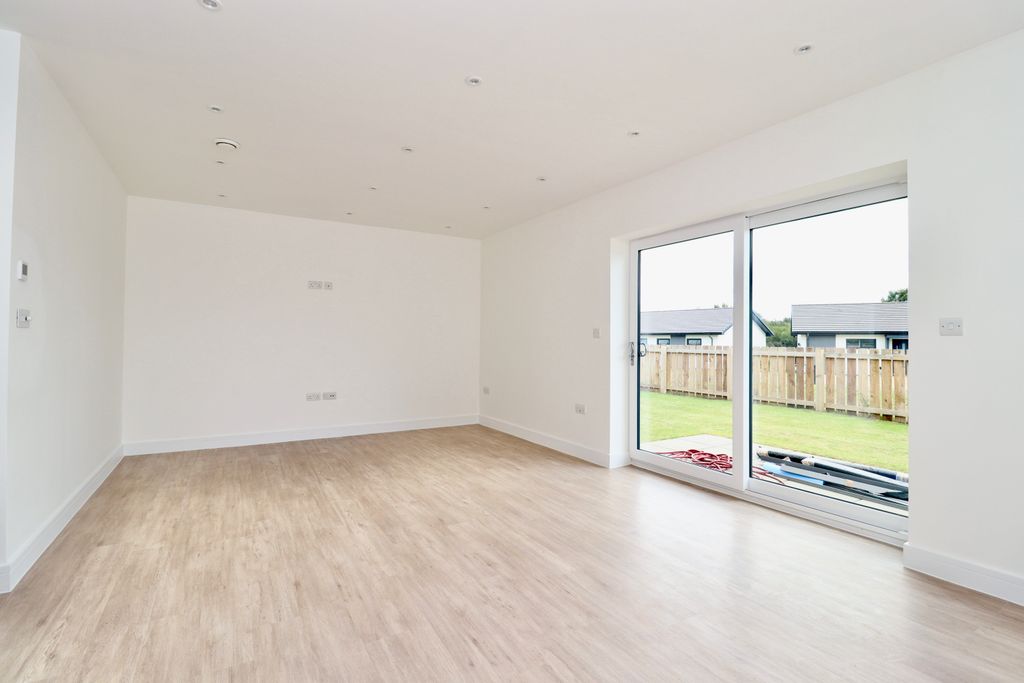 Property photo 3 of 20 (9)