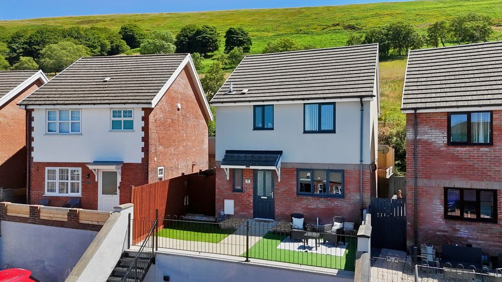 Property photo 1 of 39 Photo 2