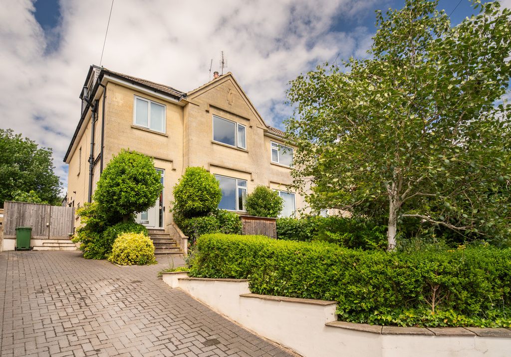 Property photo 2 of 44