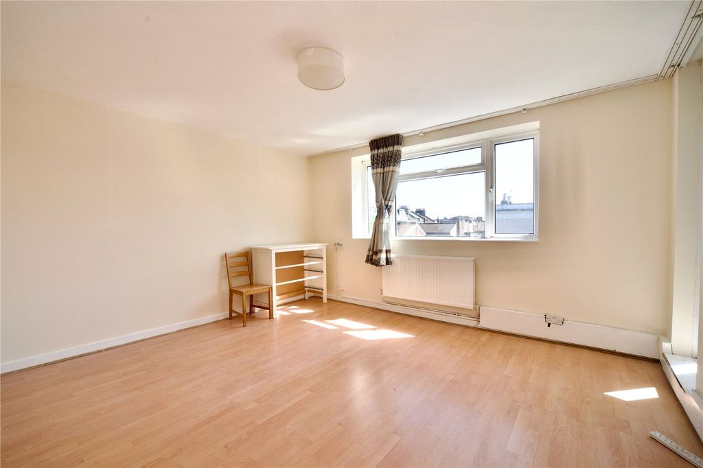 Property photo 3 of 27 Picture No. 07
