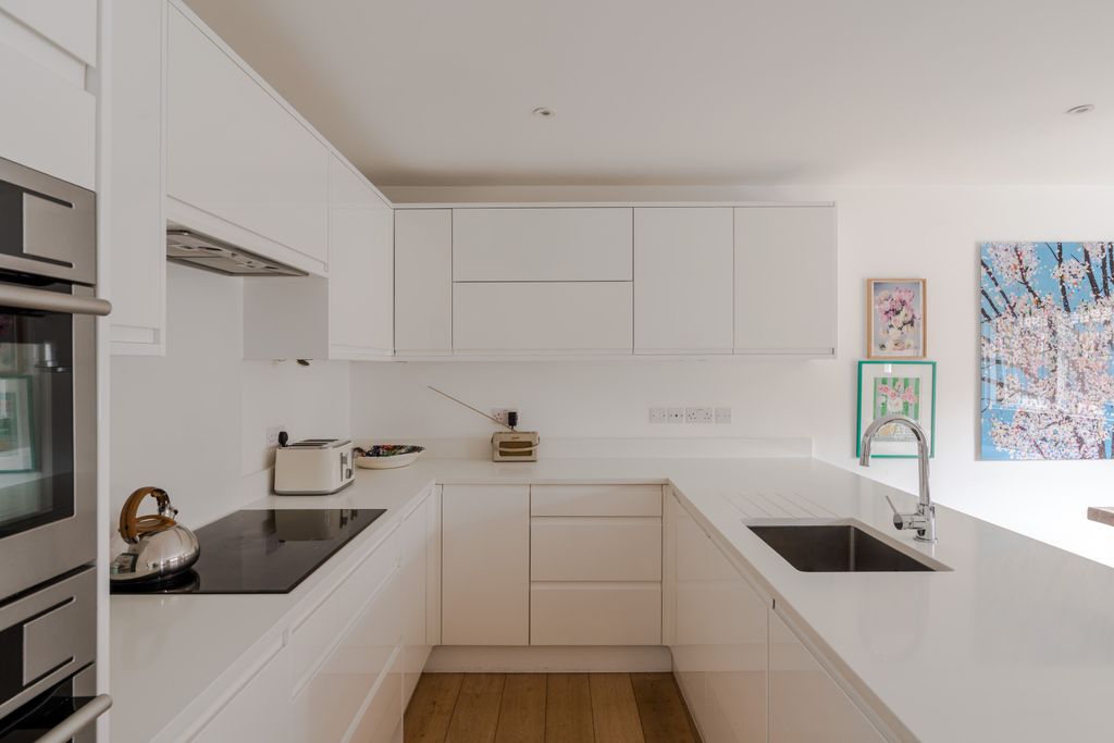 Property photo 3 of 14 Kitchen