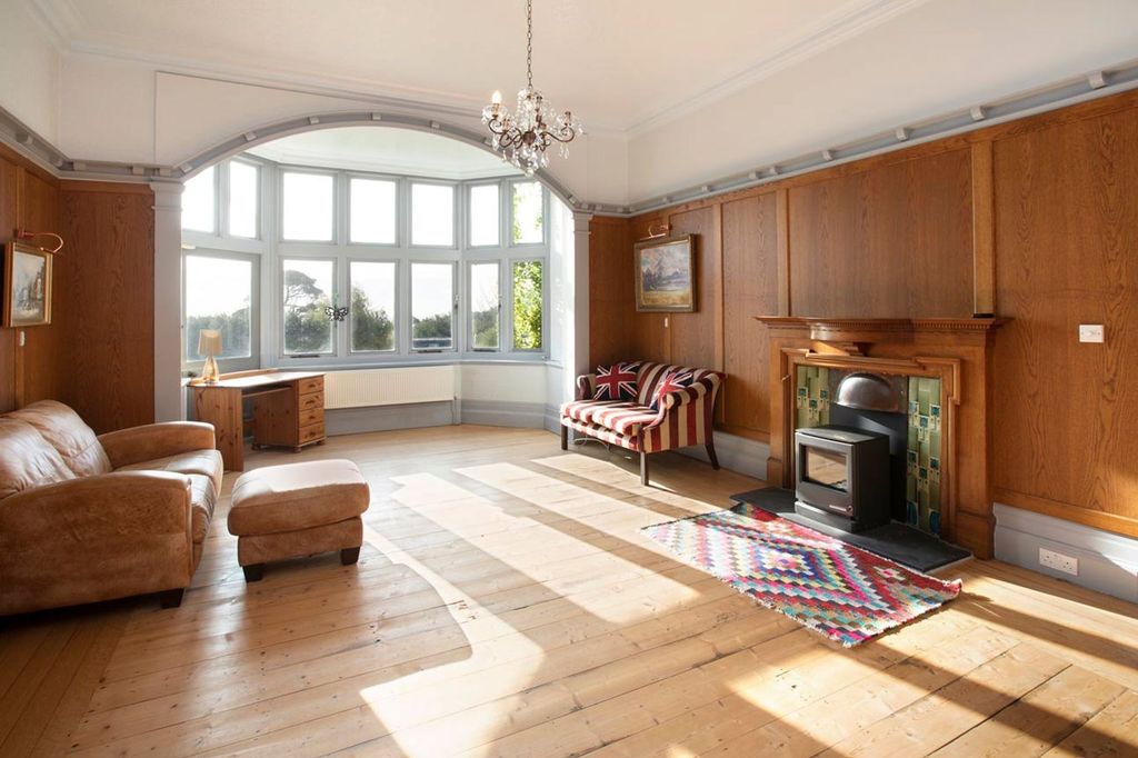 Property photo 3 of 58