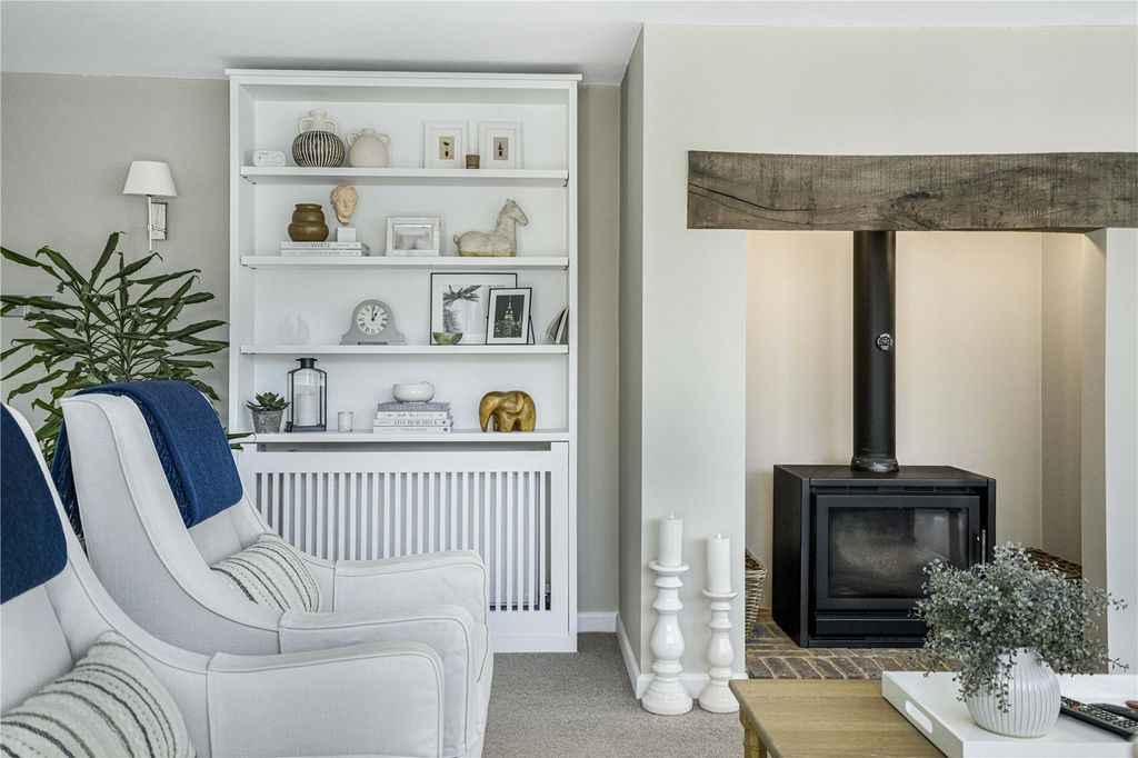 Property photo 3 of 28 Sitting Room