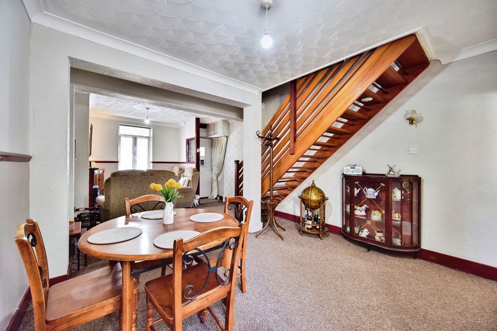 Property photo 1 of 18 Pbox-Img.Jpg