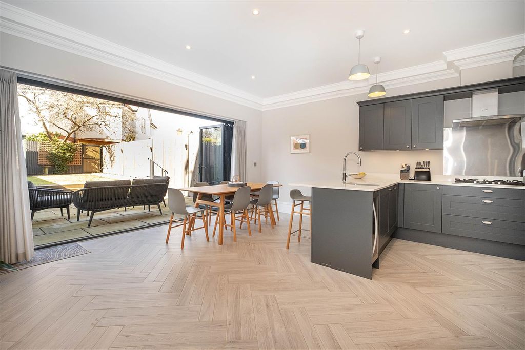 Property photo 3 of 36 3-Walsingham-Terrace-0033 Copy.Jpg