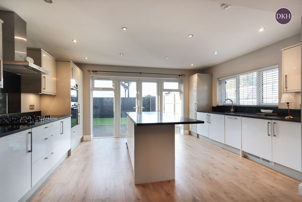 Property photo 3 of 12 Picture No. 12