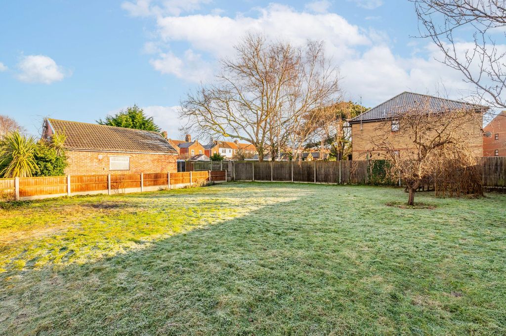 Property photo 2 of 21