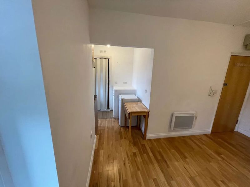 Property photo 3 of 6 Photo 5