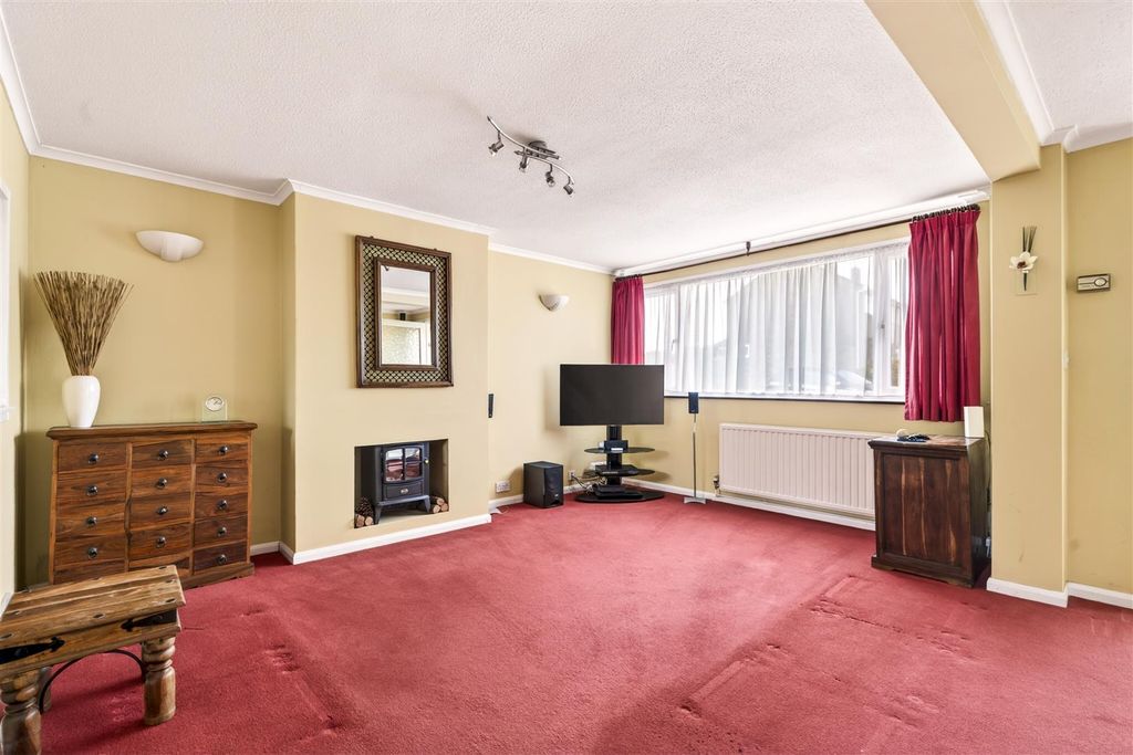Property photo 2 of 22 For Sale By Aspire Residential | Mendip Road