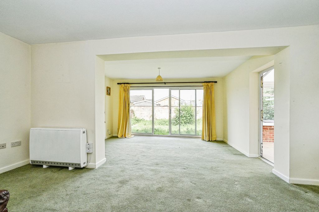 Property photo 2 of 20