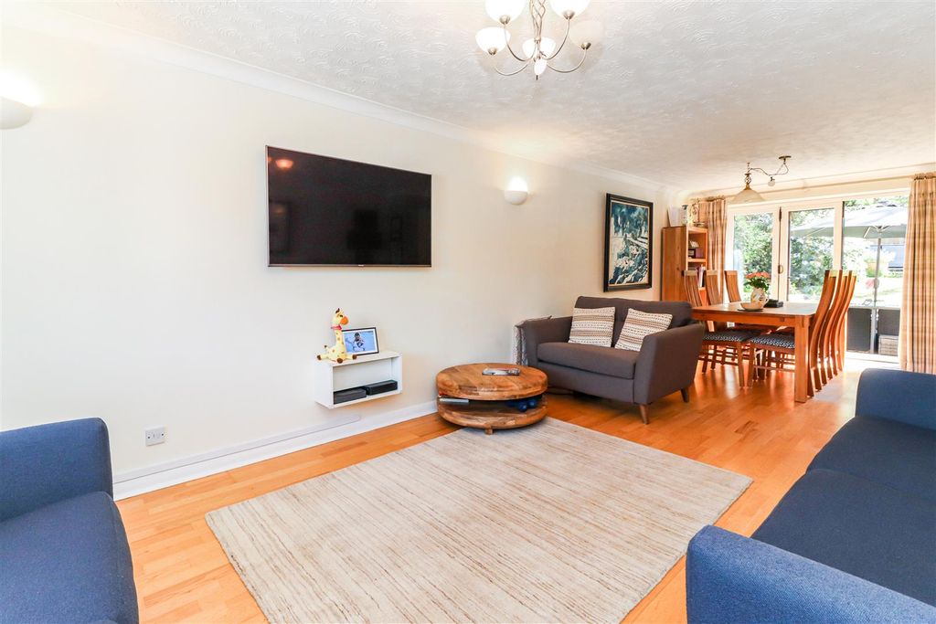 Property photo 3 of 19 Searsandco - 18 Hunters Oak (20).Jpg