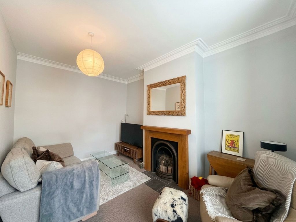 Property photo 3 of 10 Living Room