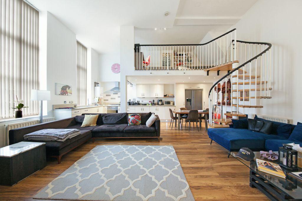 Property photo 1 of 21 2 Bedroom Flat For Sale