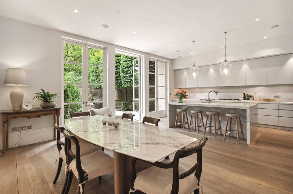 Property photo 2 of 17 Dining Room Kitchen