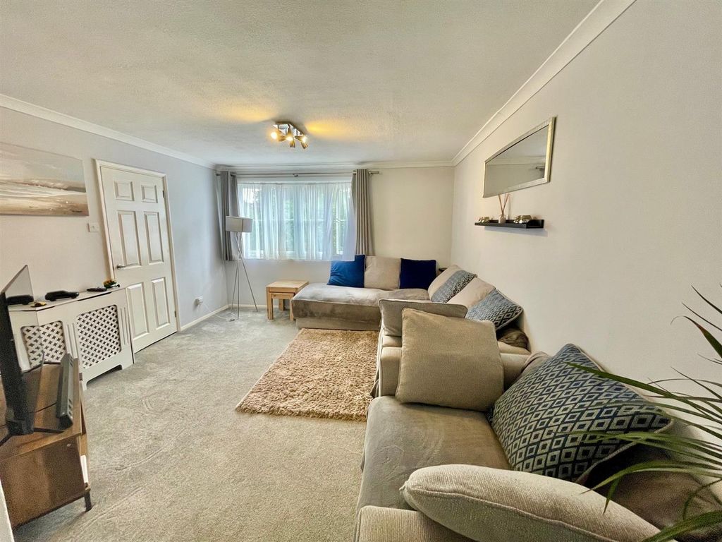 Property photo 3 of 13 12 Greville Close Lounge v2.Jpg