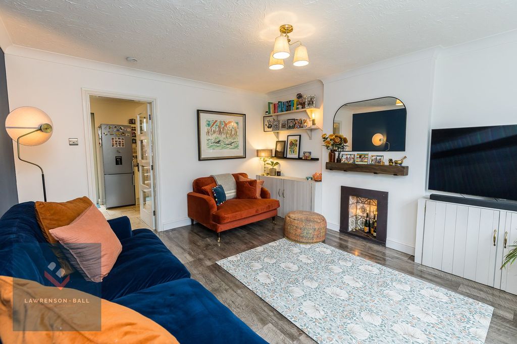 Property photo 3 of 20 Living Room