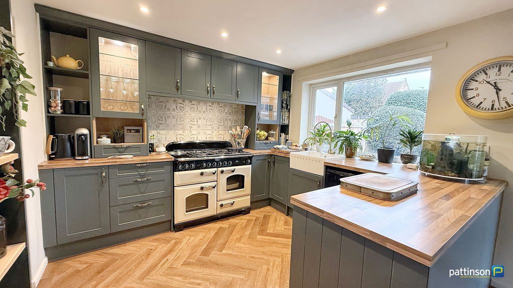 Property photo 3 of 40