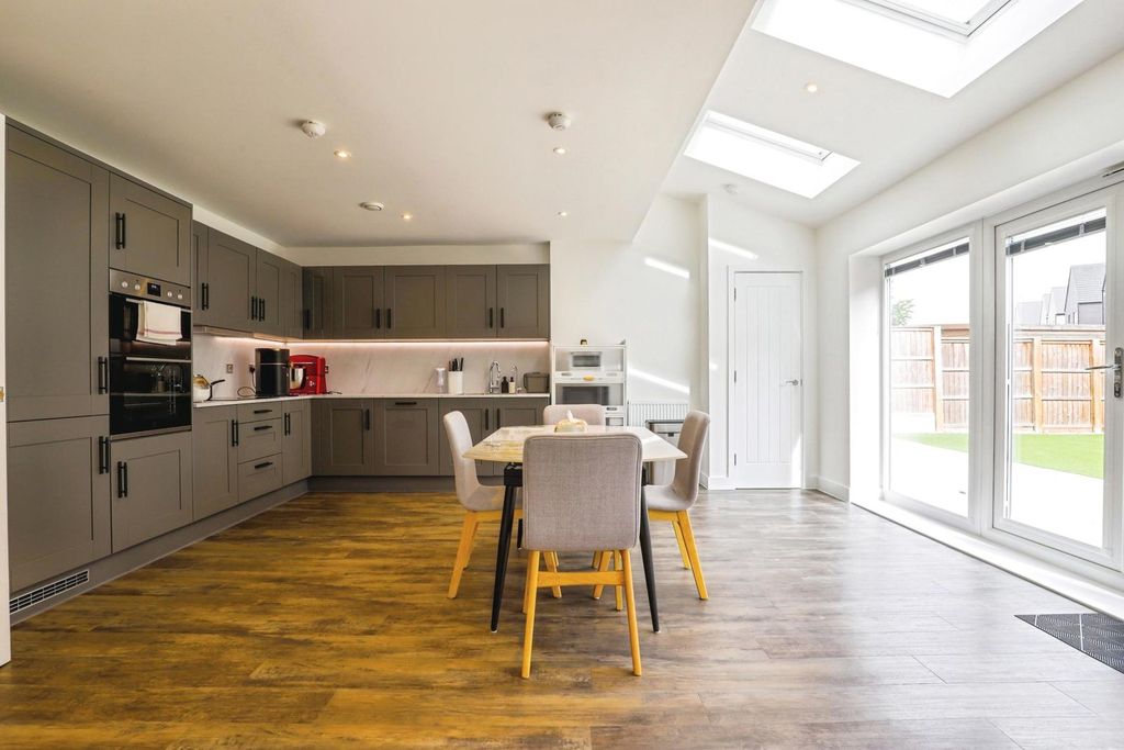Property photo 3 of 15 Pbox-Img.Jpg