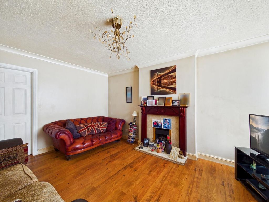 Property photo 3 of 11 Living Room