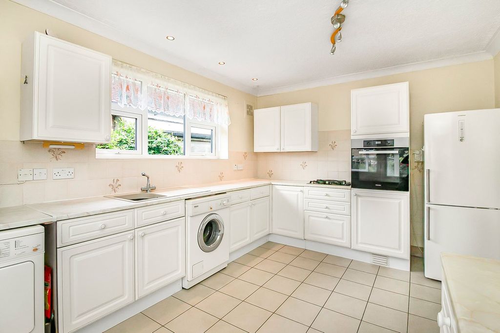 Property photo 2 of 16