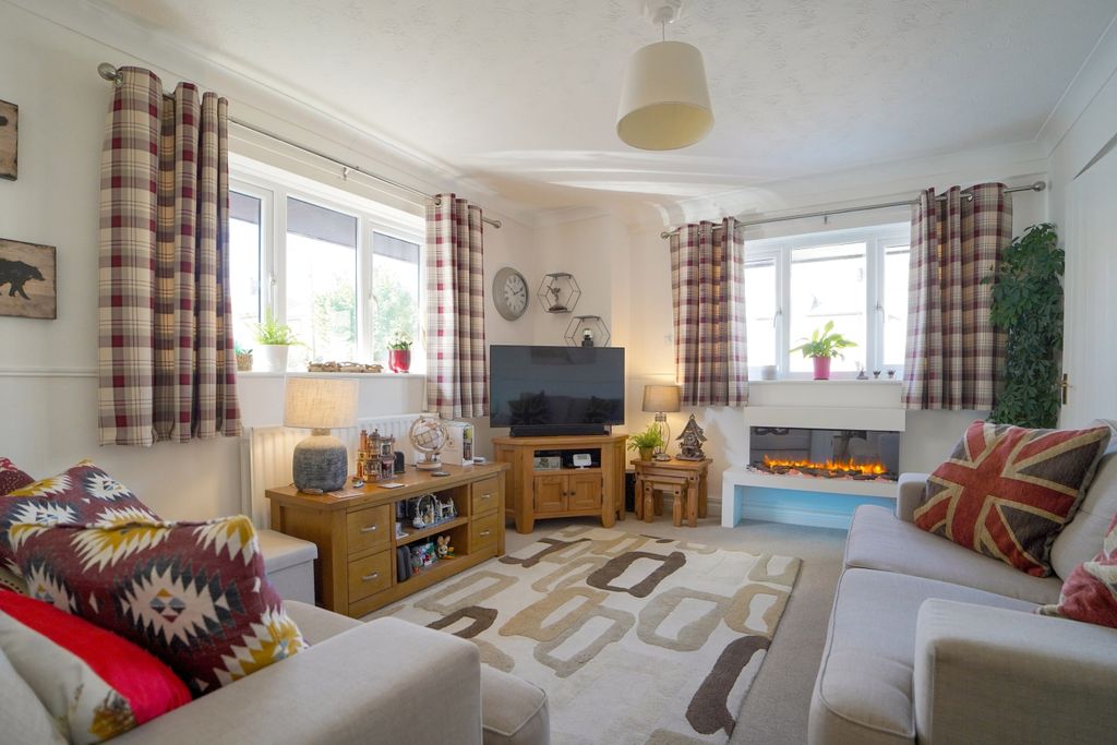 Property photo 2 of 11