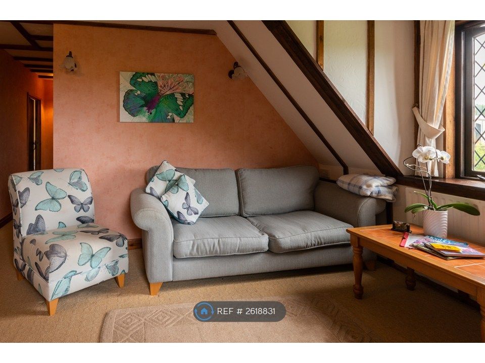 Property photo 2 of 14 Lounge