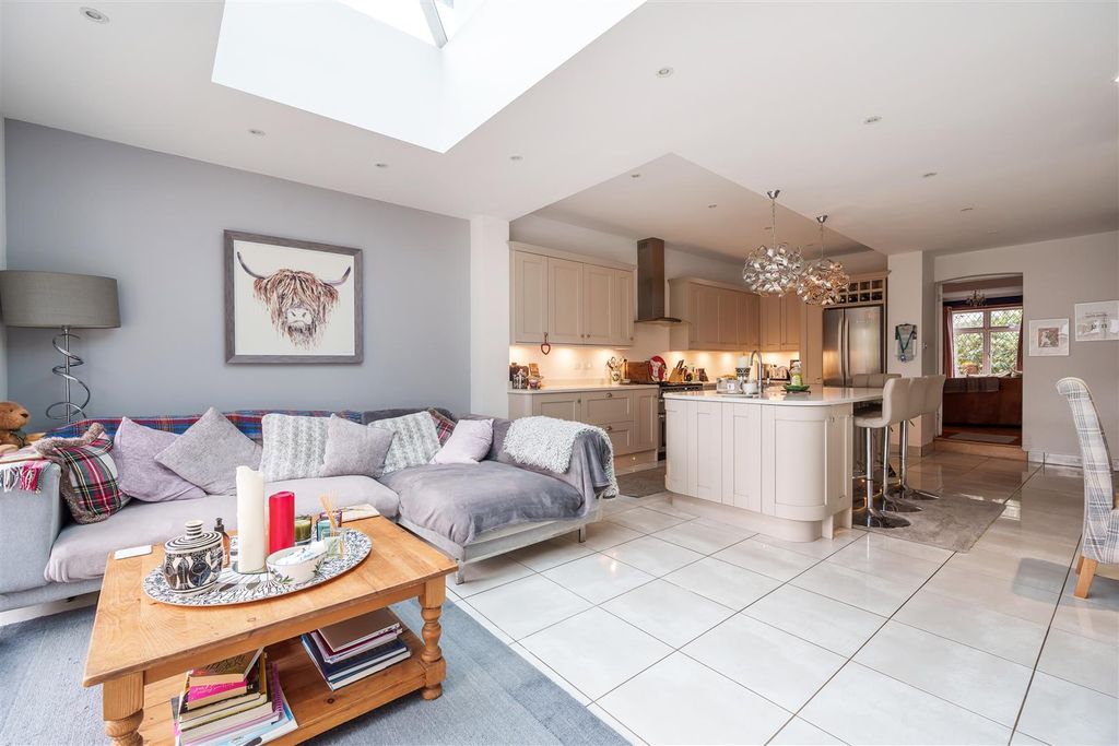 Additional image 6 of 4 bed detached house for saleForest Road, Crowthorne, Berkshire RG45